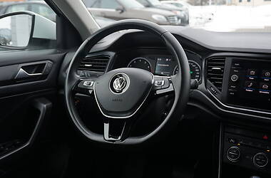 Внедорожник / Кроссовер Volkswagen T-Roc 2019 в 