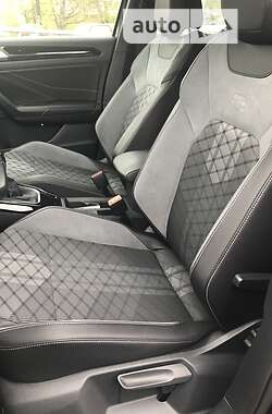 Внедорожник / Кроссовер Volkswagen T-Roc 2022 в 