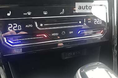 Внедорожник / Кроссовер Volkswagen T-Roc 2022 в 