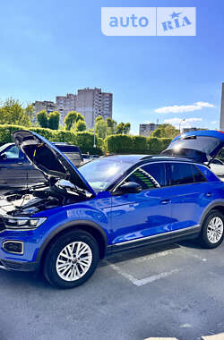 Позашляховик / Кросовер Volkswagen T-Roc 2021 в Києві