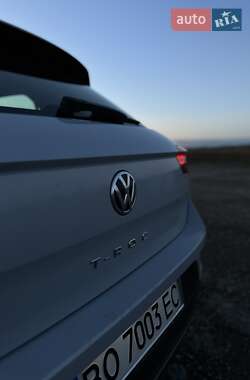 Внедорожник / Кроссовер Volkswagen T-Roc 2019 в 