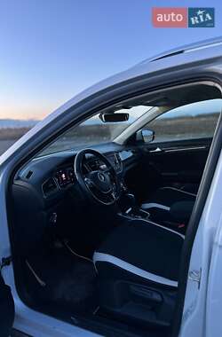 Внедорожник / Кроссовер Volkswagen T-Roc 2019 в 