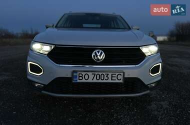 Внедорожник / Кроссовер Volkswagen T-Roc 2019 в 