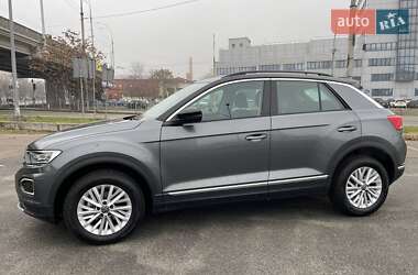 Позашляховик / Кросовер Volkswagen T-Roc 2021 в Києві