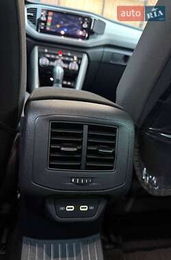 Внедорожник / Кроссовер Volkswagen T-Roc 2021 в 