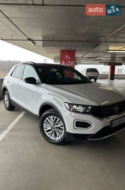 Позашляховик / Кросовер Volkswagen T-Roc 2021 в Києві