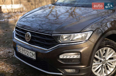 Внедорожник / Кроссовер Volkswagen T-Roc 2019 в 