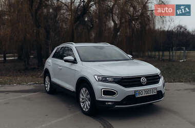 Внедорожник / Кроссовер Volkswagen T-Roc 2019 в 