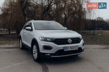 Внедорожник / Кроссовер Volkswagen T-Roc 2019 в 