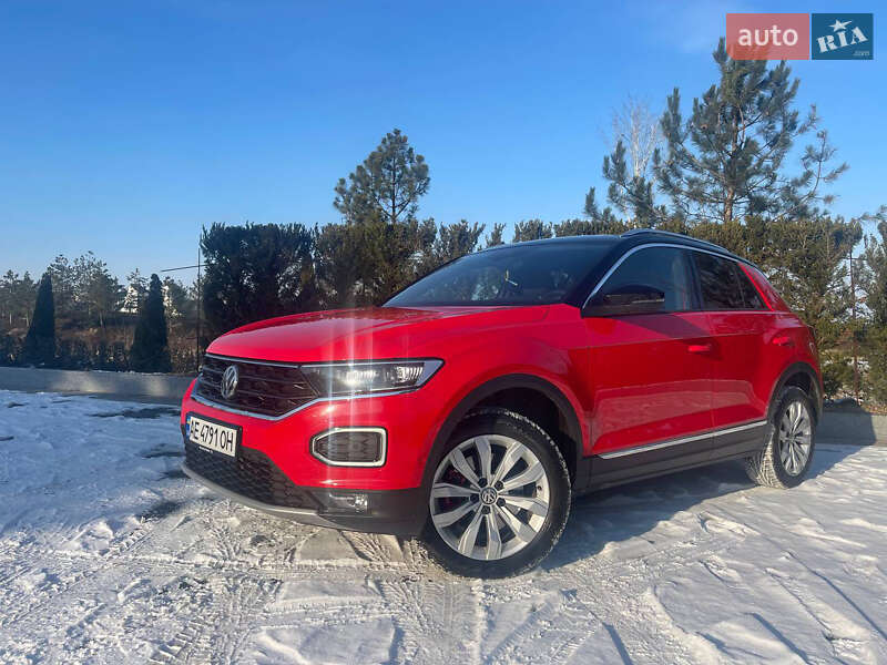 Внедорожник / Кроссовер Volkswagen T-Roc 2020 в 