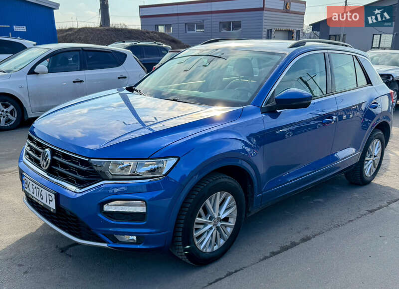 Внедорожник / Кроссовер Volkswagen T-Roc 2018 в 