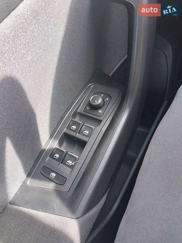 Позашляховик / Кросовер Volkswagen T-Roc 2020 в Києві фото 21 Позашляховик / Кросовер Volkswagen T-Roc 2020 в Києві