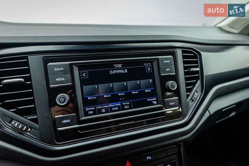 Позашляховик / Кросовер Volkswagen T-Roc 2021 в Києві