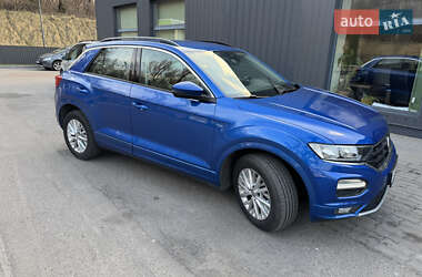 Внедорожник / Кроссовер Volkswagen T-Roc 2018 в 