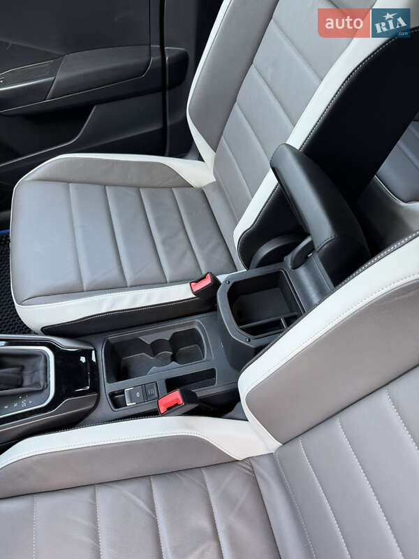 Внедорожник / Кроссовер Volkswagen T-Roc 2018 в Ровно