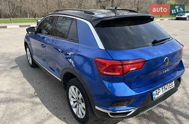Внедорожник / Кроссовер Volkswagen T-Roc 2021 в 