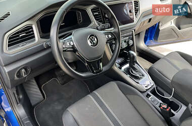 Внедорожник / Кроссовер Volkswagen T-Roc 2021 в 