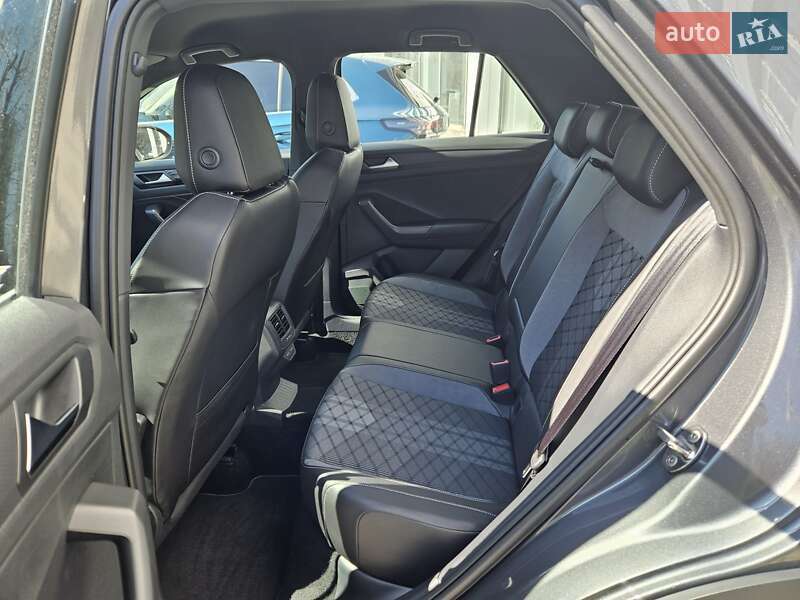 Позашляховик / Кросовер Volkswagen T-Roc 2023 в Києві