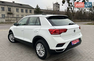 Позашляховик / Кросовер Volkswagen T-Roc 2019 в 
