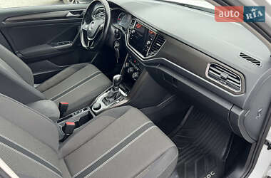 Позашляховик / Кросовер Volkswagen T-Roc 2019 в 