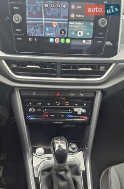 Позашляховик / Кросовер Volkswagen T-Roc 2024 в 