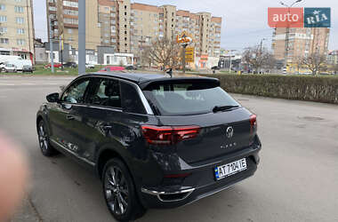 Внедорожник / Кроссовер Volkswagen T-Roc 2018 в 