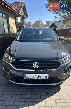 Внедорожник / Кроссовер Volkswagen T-Roc 2018 в 