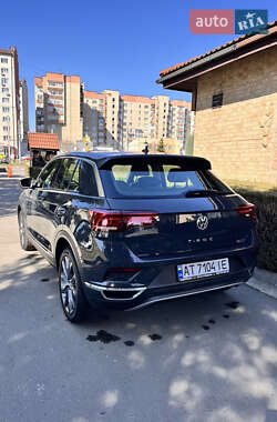 Внедорожник / Кроссовер Volkswagen T-Roc 2018 в 