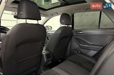 Позашляховик / Кросовер Volkswagen T-Roc 2023 в 