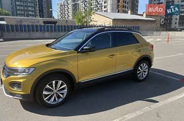 Позашляховик / Кросовер Volkswagen T-Roc 2019 в 