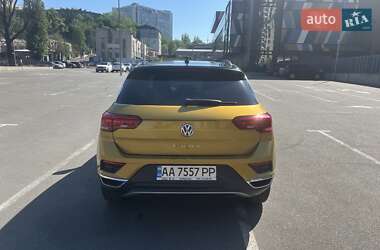 Позашляховик / Кросовер Volkswagen T-Roc 2019 в 