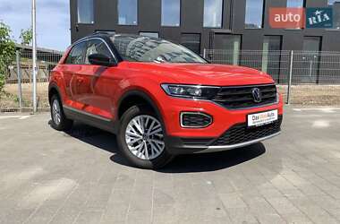 Позашляховик / Кросовер Volkswagen T-Roc 2021 в 