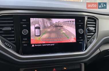 Позашляховик / Кросовер Volkswagen T-Roc 2021 в 