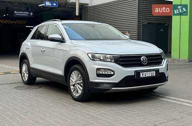 Внедорожник / Кроссовер Volkswagen T-Roc 2019 в 