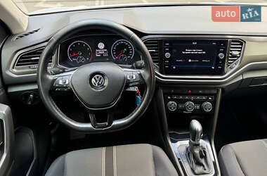 Внедорожник / Кроссовер Volkswagen T-Roc 2019 в 