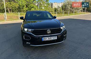 Внедорожник / Кроссовер Volkswagen T-Roc 2021 в 