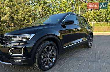 Внедорожник / Кроссовер Volkswagen T-Roc 2021 в 