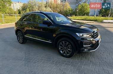 Внедорожник / Кроссовер Volkswagen T-Roc 2021 в 