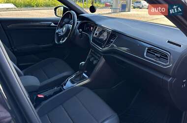 Внедорожник / Кроссовер Volkswagen T-Roc 2021 в 