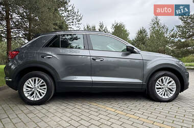 Позашляховик / Кросовер Volkswagen T-Roc 2019 в 