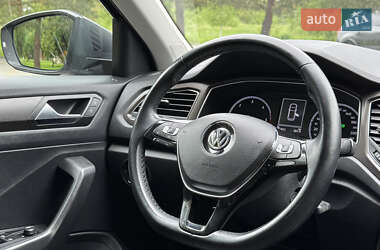 Позашляховик / Кросовер Volkswagen T-Roc 2019 в 