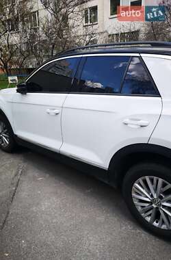 Позашляховик / Кросовер Volkswagen T-Roc 2019 в 