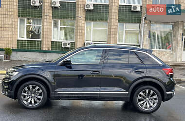 Позашляховик / Кросовер Volkswagen T-Roc 2021 в 