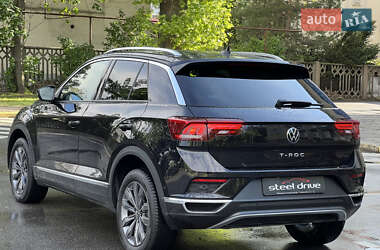 Позашляховик / Кросовер Volkswagen T-Roc 2021 в 