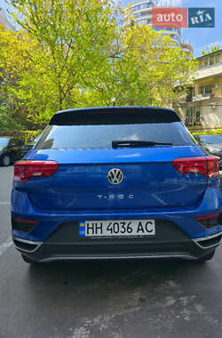 Внедорожник / Кроссовер Volkswagen T-Roc 2019 в 