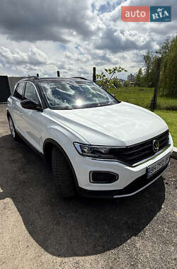 Внедорожник / Кроссовер Volkswagen T-Roc 2021 в 