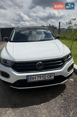 Внедорожник / Кроссовер Volkswagen T-Roc 2021 в 