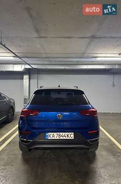 Позашляховик / Кросовер Volkswagen T-Roc 2019 в 