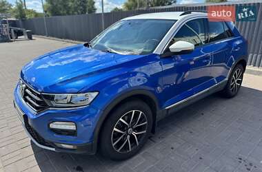 Позашляховик / Кросовер Volkswagen T-Roc 2019 в 