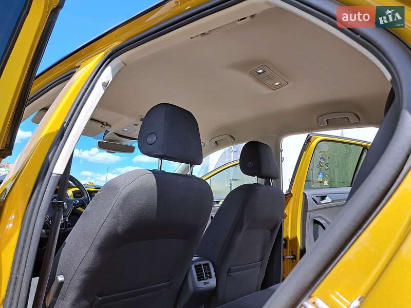 Позашляховик / Кросовер Volkswagen T-Roc 2019 в Києві